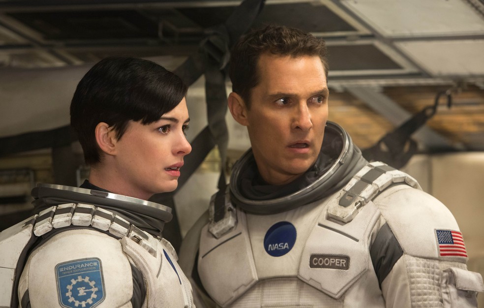 Anne Hathaway e Matthew McConaughey estrelam ficção científica espacial de Nolan — Foto: Reprodução/IMDb