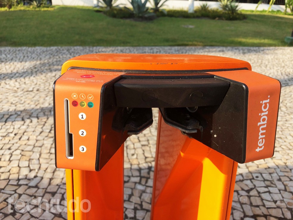 Devolva a bicicleta em uma das bases vazias de qualquer estação do Bike Itaú — Foto: Barbara Mannara/TechTudo