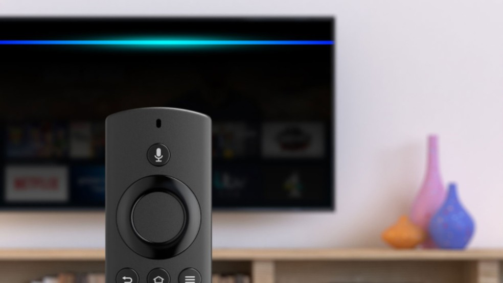 O controle Fire TV Stick Lite possibilita acesso facilitado a diversos serviços de streaming — Foto: Divulgação/Amazon