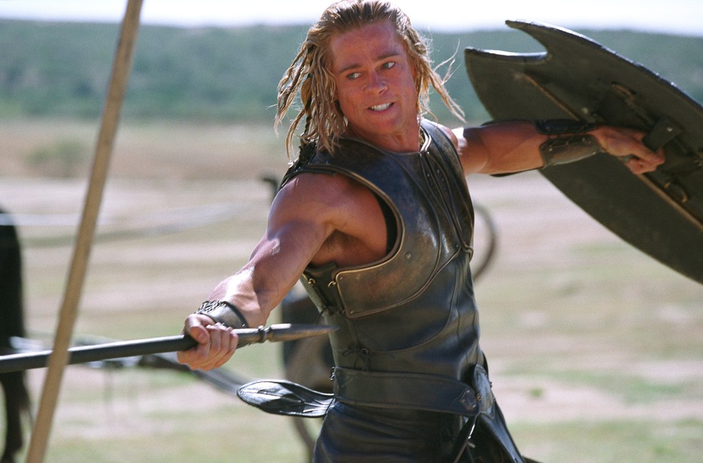 Brad Pitt interpreta o guerreiro Aquiles em Troia — Foto: Reprodução/IMDb