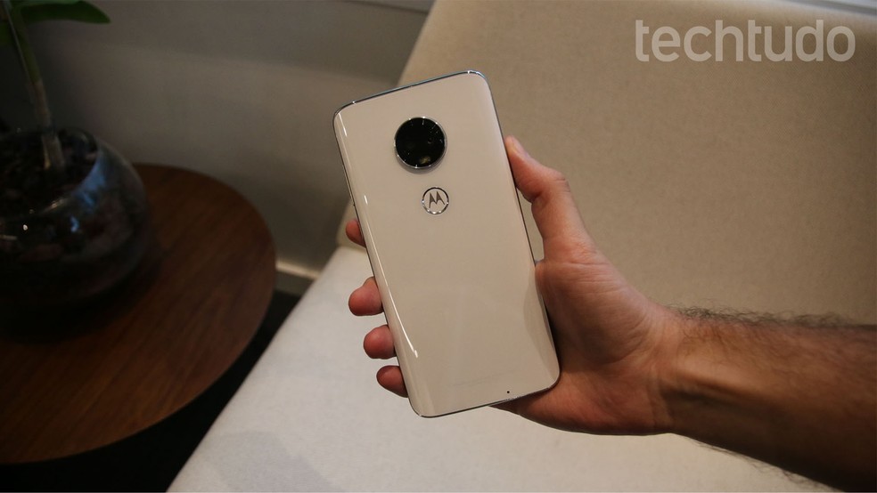  Moto G7 tem sistema de câmera dupla — Foto: Thássius Veloso/TechTudo
