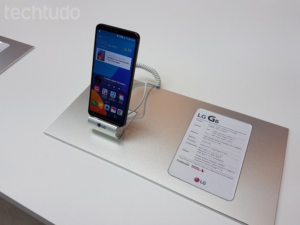 LG G6 tem processador quad-core e memória RAM de 4 GB — Foto: Thássius Veloso/TechTudo
