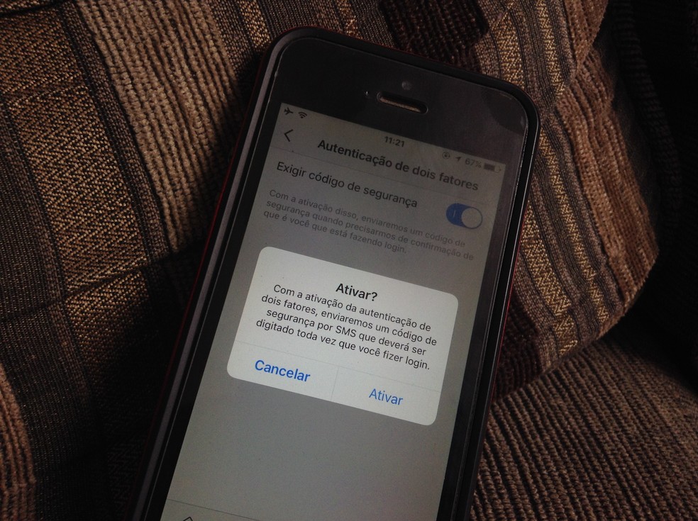 Ativar a autenticação em duas etapas pode aumentar a segurança dos usuários — Foto: Reprodução/Felipe Vinha