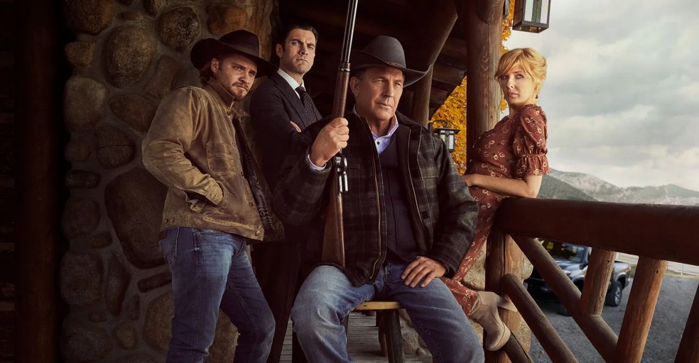 A família Dutton, personagens principais da série. O aspecto de faroeste moderno é um dos atrativos da produção — Foto: Reprodução/JustWatch