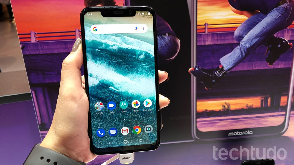 Motorola One Power é a nova linha de smartphones intermediários da marca — Foto: Anna Kellen Bull/TechTudo