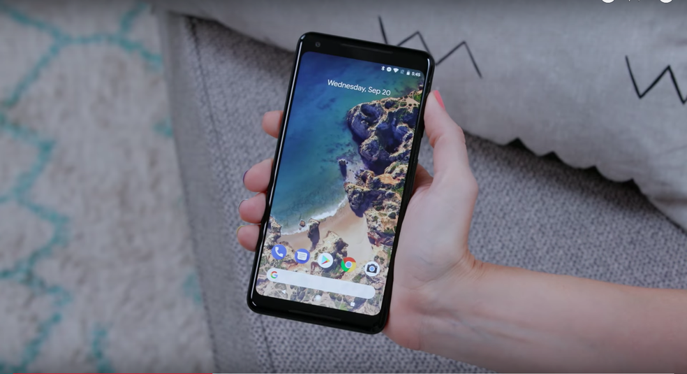 Celular importado, Google Pixel 2 tem Android puro — Foto: Divulgação/Google