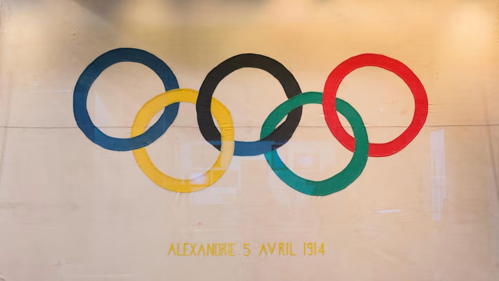 Primeira bandeira olímpica — Foto: Reprodução/COI