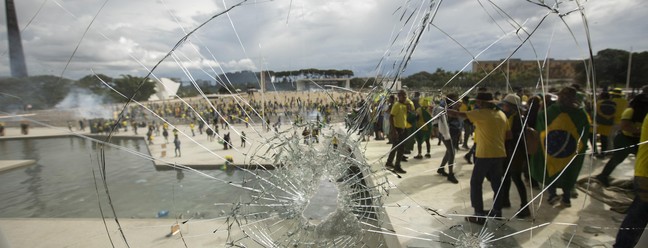 Golpistas invadem e destroem edifícios dos três Poderes em 8 de janeiro — Foto: Joedson Alves/Agencia Brasil