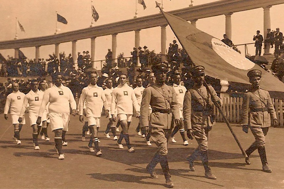 Brasil durante a cerimônia de abertura da Olimpíada de 1920, na Antuérpia — Foto: CEME/ESEF/UFRGS/Agência Senado