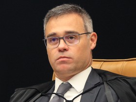 André Mendonça toma posse como ministro titular do TSE