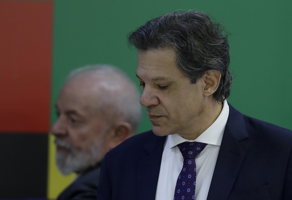 Presidente Lula ao lado do ministro da Fazenda, Fernando Haddad — Foto: Cristiano Mariz/Agência O Globo