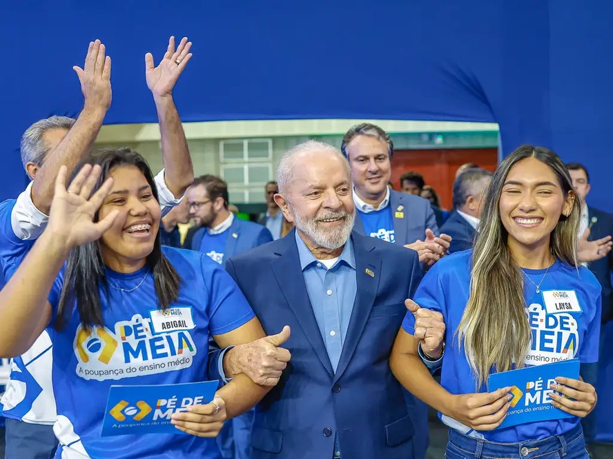 Presidente Lula anunciou ontem a expansão do programa Pé de Meia, destinado a estudantes do ensino médio