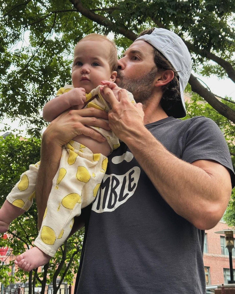 Benjamin e a pequena Isabel — Foto: Reprodução/Instagram