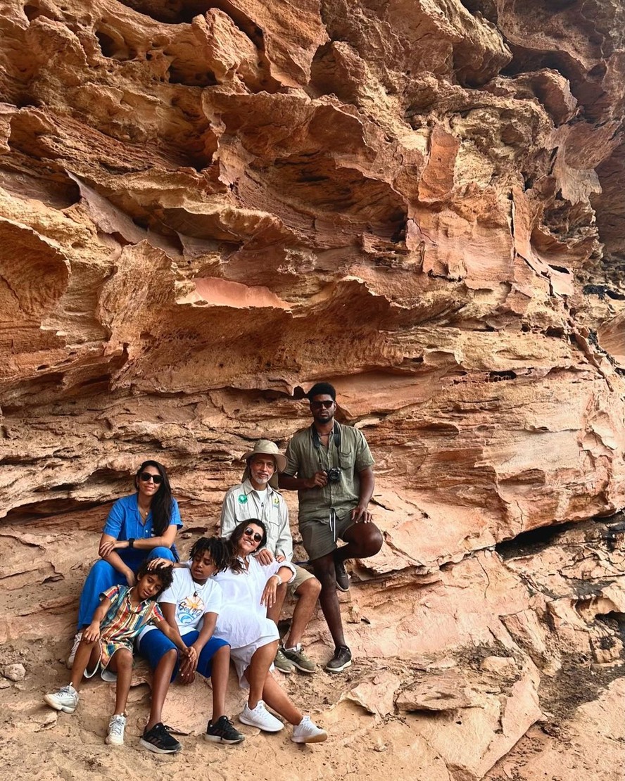 Regina Casé posta foto de férias em família