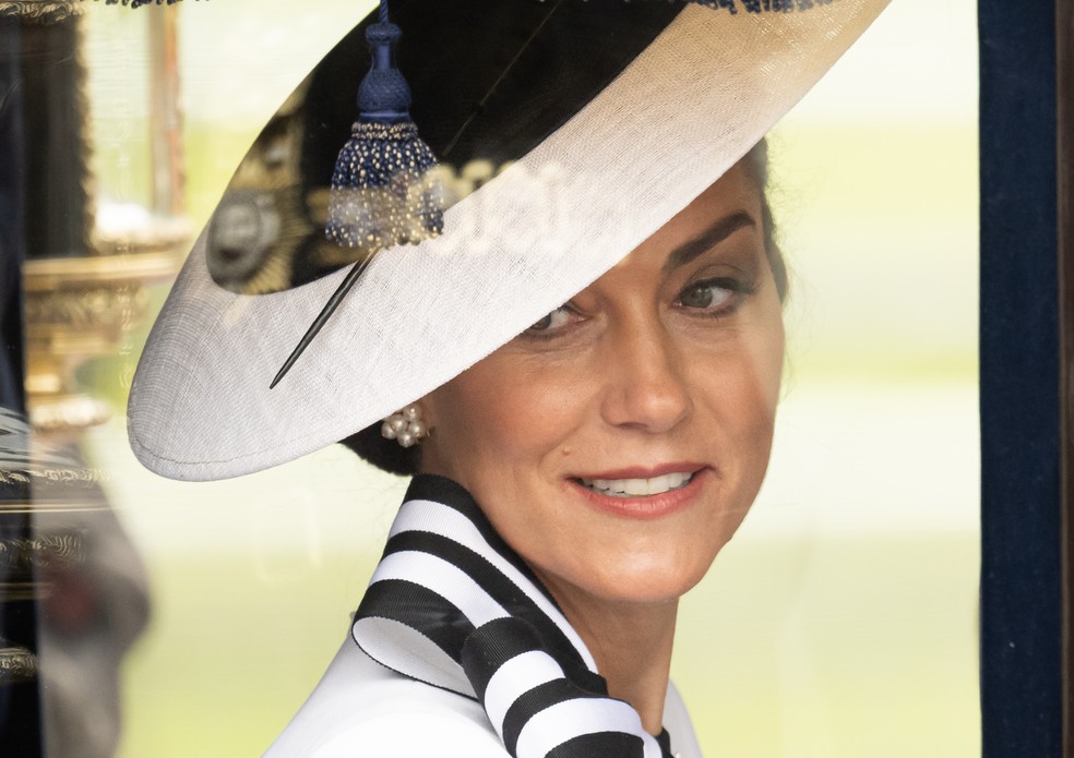 Kate Middleton faz aparição no Trooping the Colour três meses após o anúncio do câncer — Foto: Getty