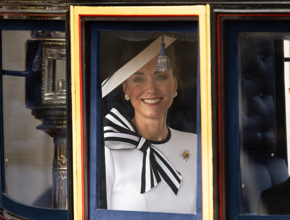 Kate Middleton faz aparição no Trooping the Colour três meses após o anúncio do câncer — Foto: Getty