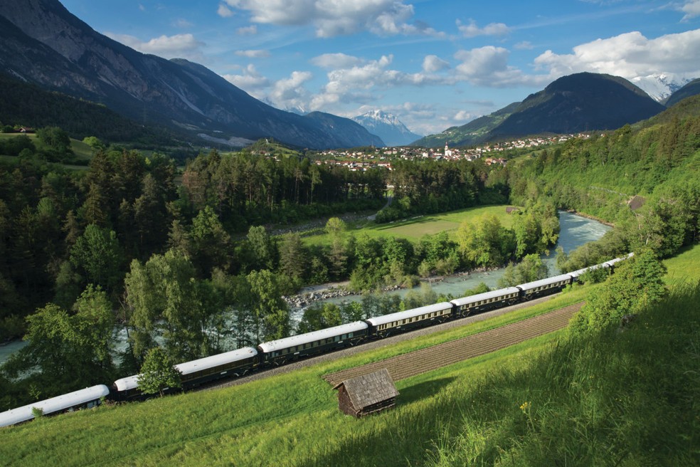 Nos trilhos com Venice Simplon-Orient-Express — Foto: Reprodução Instagram @vsoetrain