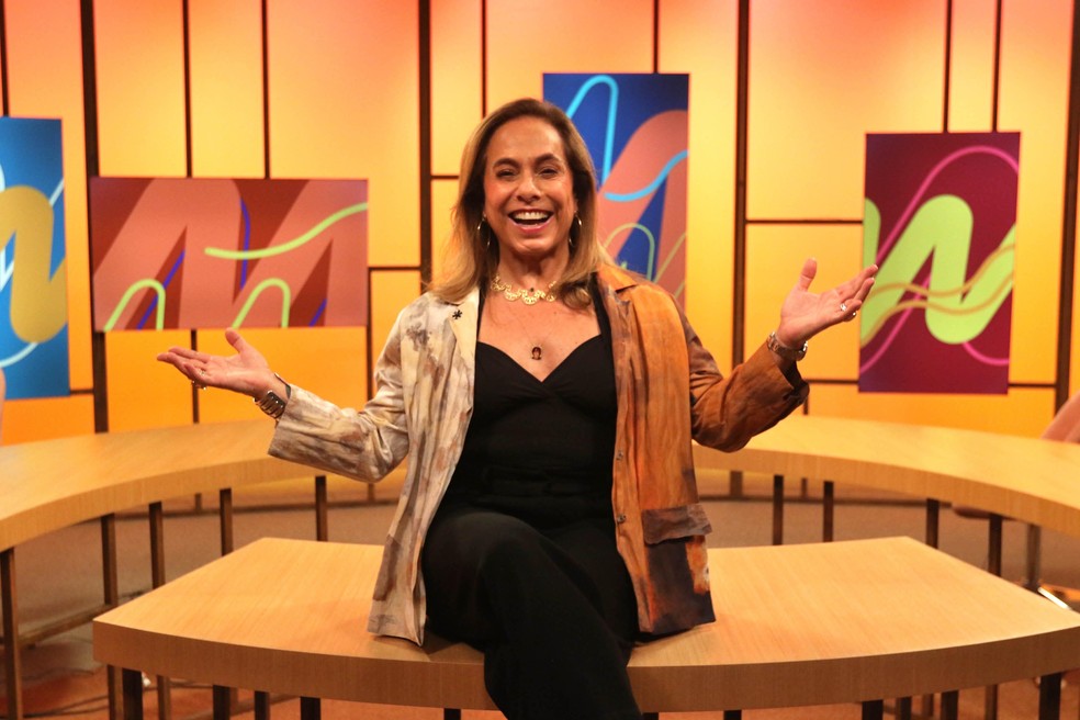 A apresentadora Cissa Guimarães à frente do Sem Censura — Foto: Divulgação