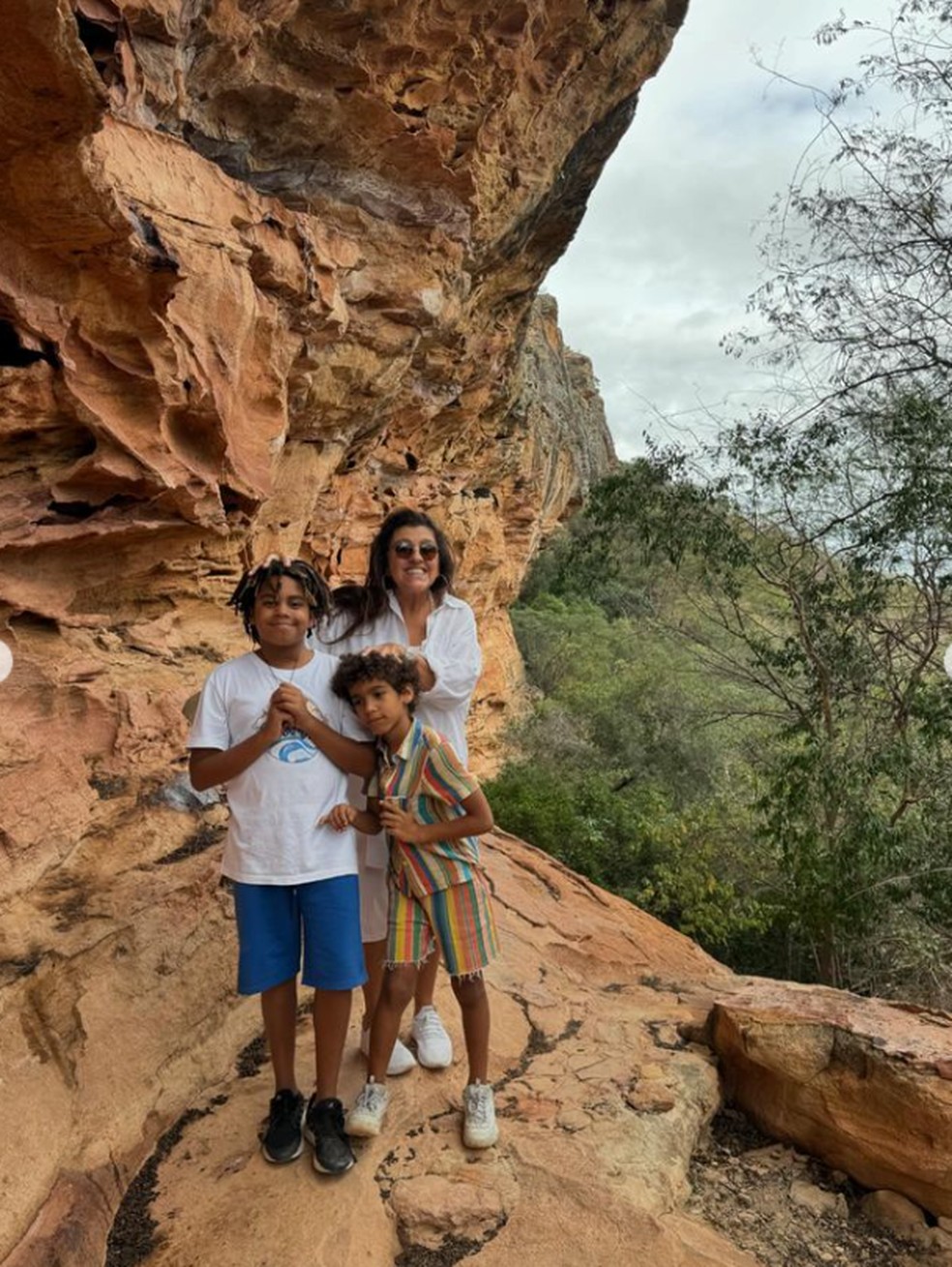 Regina Casé posta foto de férias em família — Foto: reprodução/instagram