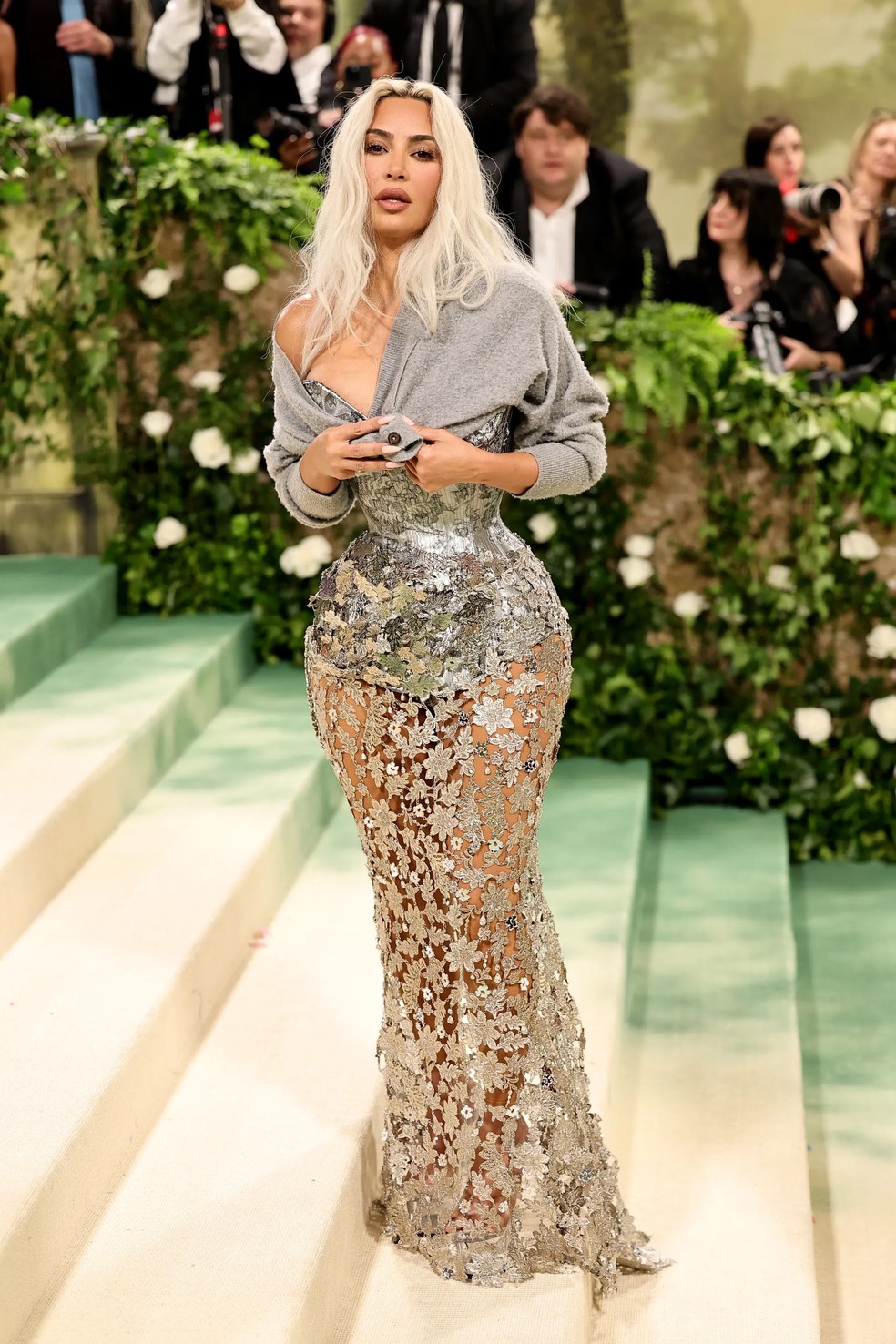 Kim Kardashian de Maison Margiela por John Galliano — Foto: Getty Images