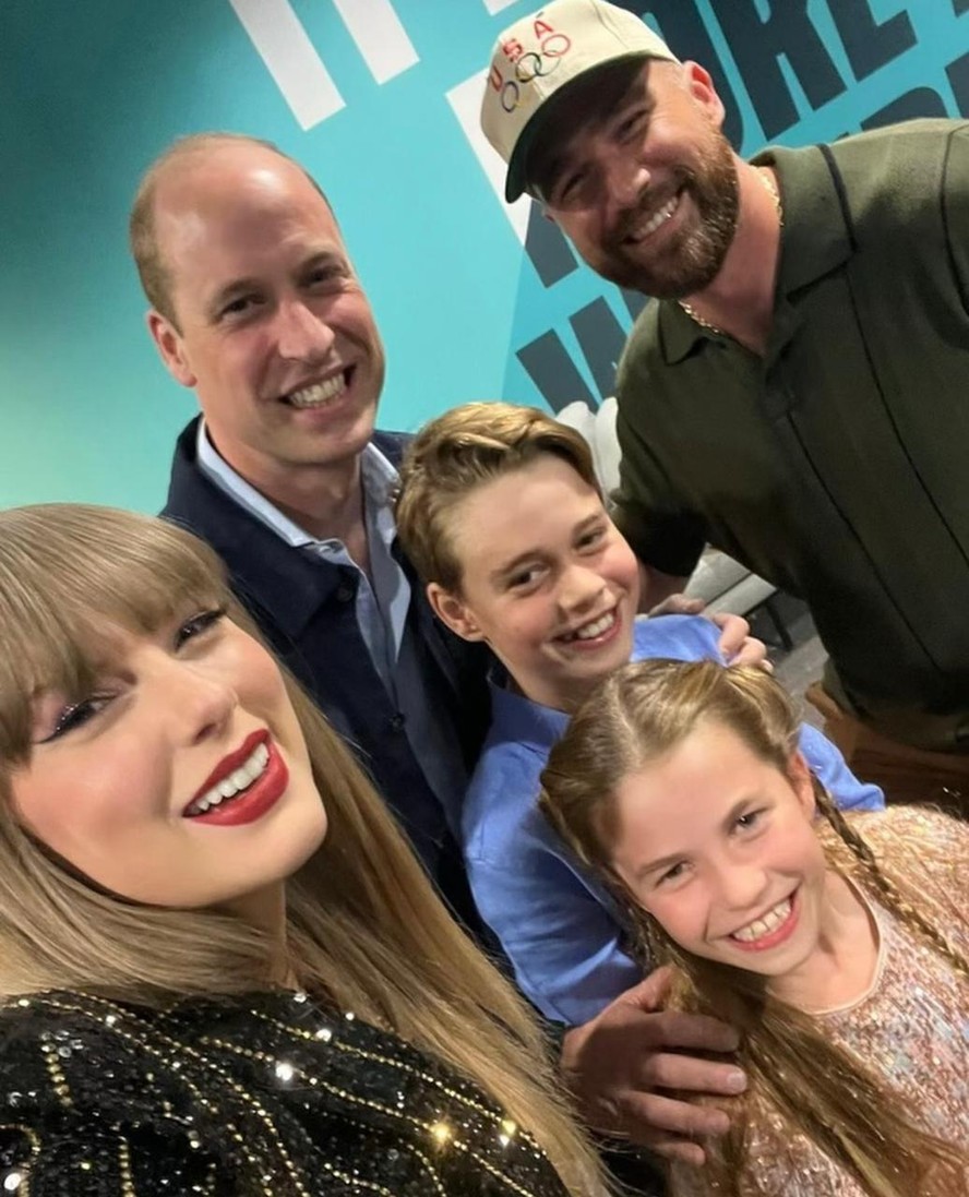 Taylor Swifit com o príncipe William, seus filhos George e Charlotte e Travis Kelce