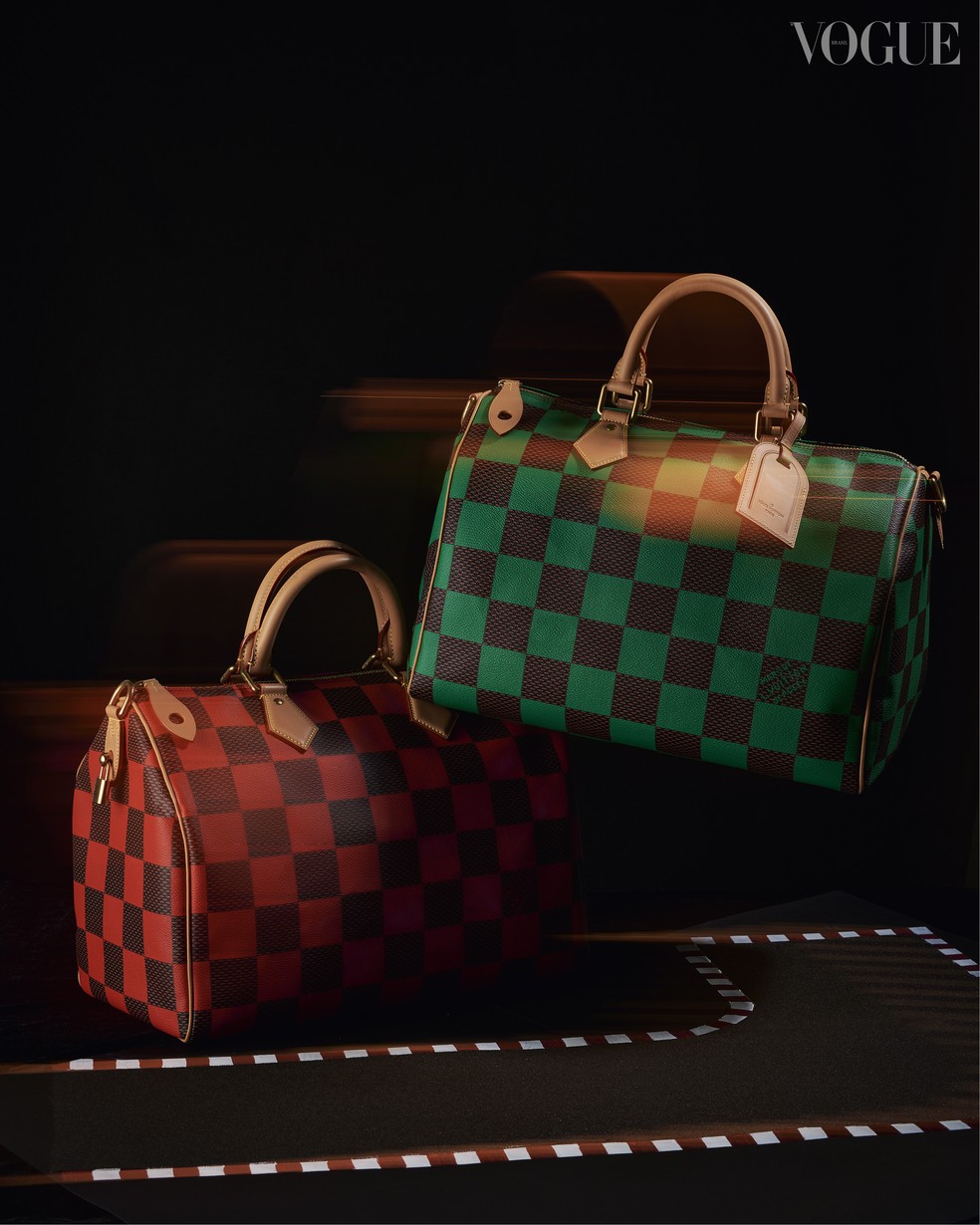 Bolsas Speedy Bandoulière 40 (R$ 21 mil cada), no canvas Damier Pop, ambas LOUIS VUITTON — Foto: Xico Buny