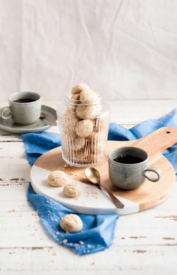 Biscoito quebra-quebra de coco (Foto: Iara Venanzi / Editora Globo)