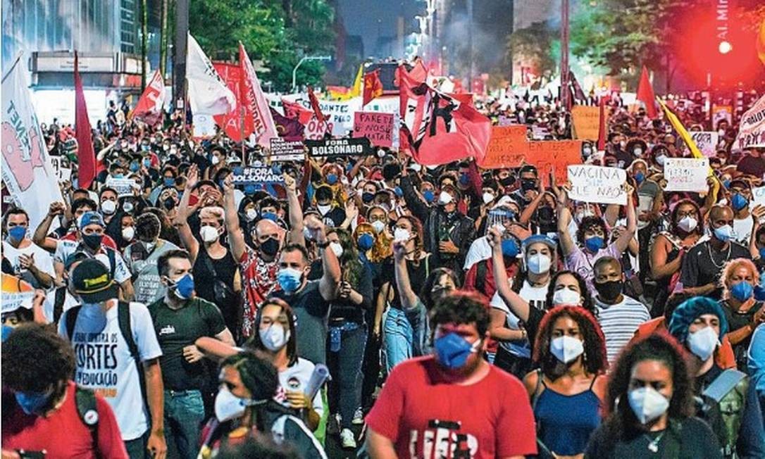 Manifestantes protestam na Av. Paulista contra o Presidente da República Jair Bolsonaro