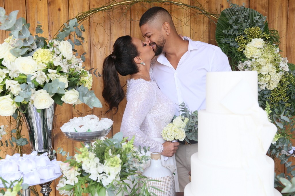 Viviane Araújo e Guilherme Militão se casam no Rio (Foto: AgNews / Anderson Borde)