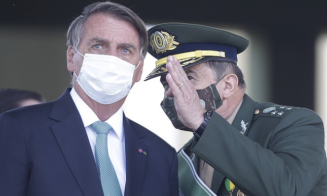 Jair Bolsonaro e o general Paulo Sérgio Nogueira no Dia do Soldado