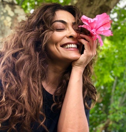 Juliana Paes sem make: pele hidratada sempre (Foto: Reprodução Instagram)