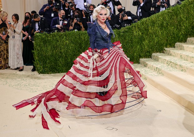 NEW YORK, NEW YORK - SEPTEMBER 13: Debbie Harry attends The 2021 Met Gala Celebrating In America: A Lexicon Of Fashion at Metropolitan Museum of Art on September 13, 2021 in New York City. (Photo by Theo Wargo/Getty Images) (Foto: Getty Images)