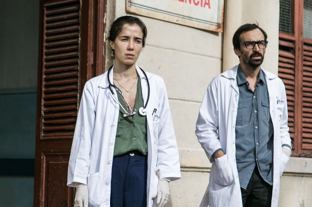 Marjorie Estiano e Julio Andrade, os protagonistas de 'Sob pressão' (Foto: Globo/Raquel Cunha)