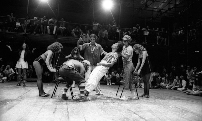 Apresentação de teatro no Circo Voador em janeiro de 1982