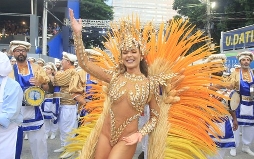 Elaine Azevedo, rainha de bateria da Unidos da Tijuca