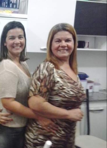 Foto demonstra semelhança entre Lucélia e a mãe biológica, descoberta mais de 30 anos depois da troca na maternidade (Foto: Arquivo Pessoal)