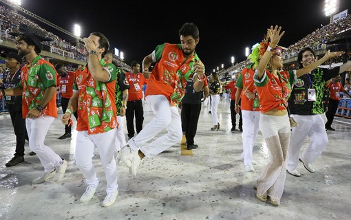 Rodrigo Simas no desfile da Grande Rio