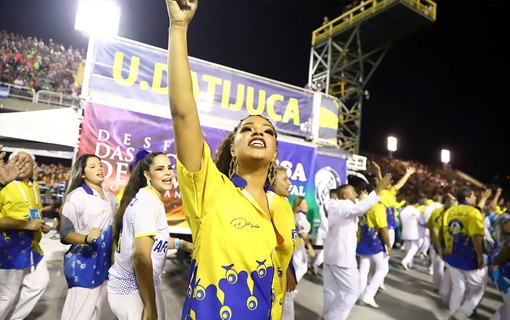 Juliana Alves prestigia a Unidos da Tijuca