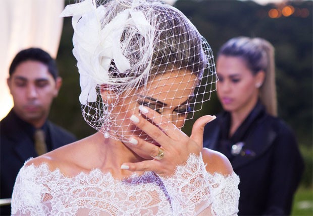 Mayra se emociona durante a cerimônia (Foto: Raphael Mesquita / Foto Rio News)