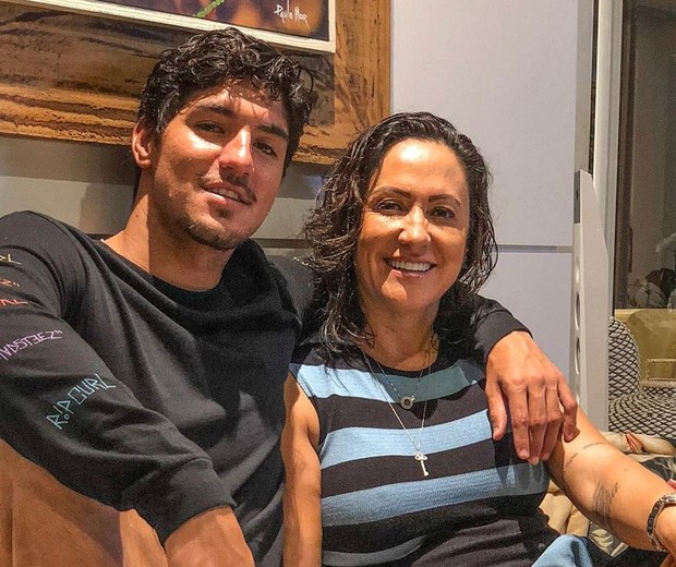 Gabriel Medina e a mãe, Simone Medina (Foto: Reprodução/Instagram)