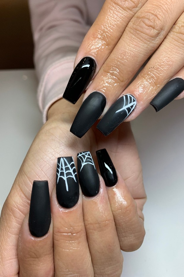 Unhas de Halloween  (Foto: Reprodução/ Instagram Laysa Cazares/ @nailbruja)