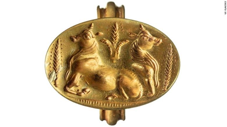 Objeto ornamental encontrado nas tumbas  (Foto: Greek Culture Ministry)