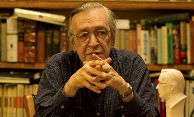 Olavo de Carvalho se diz usado