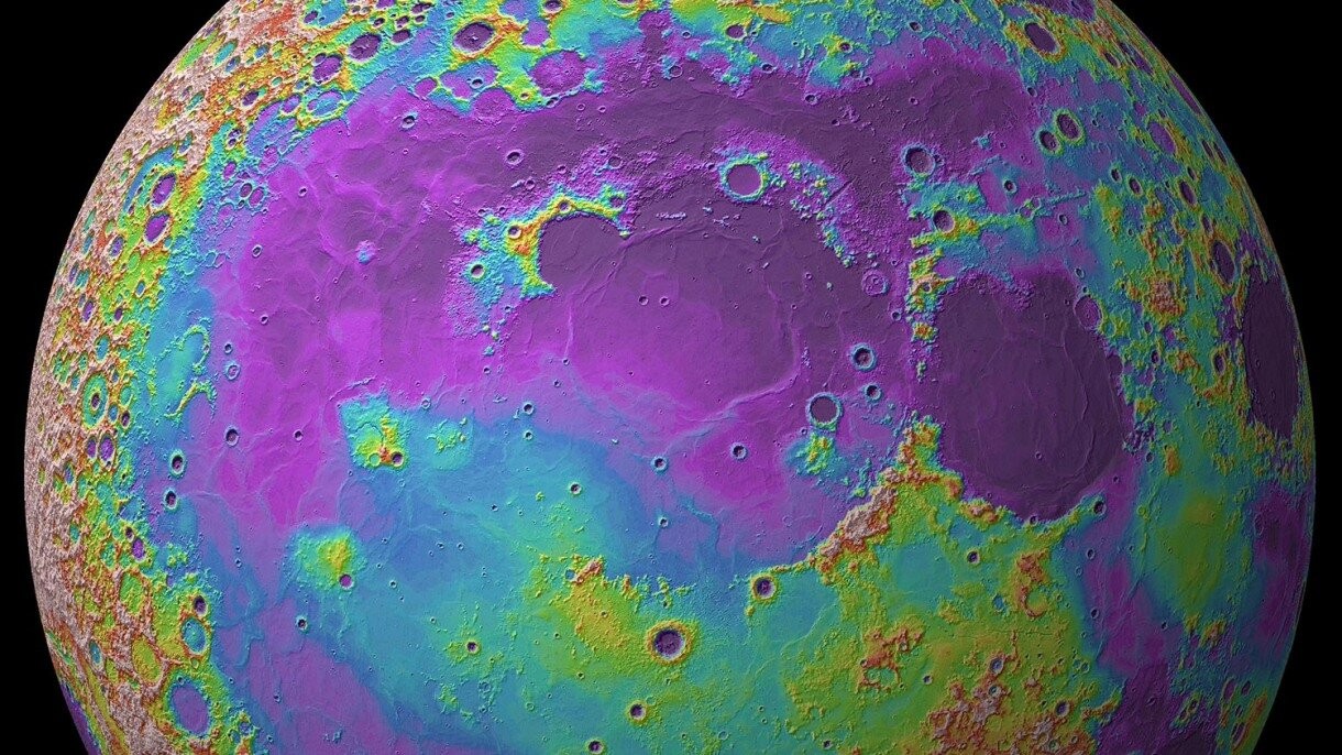 Renderização topográfica mostra mostra Oceanus Procellarum, uma vasta planície vulcânica lunar cujas elevações mais baixas são indicadas pelas cores roxas (Foto: Jay Dickson)