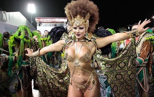 Viviane Araújo, Rainha de Bateria da Mancha Verde