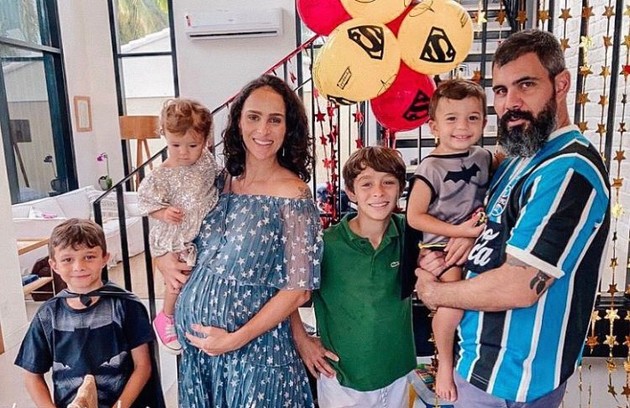 O ator também é pai de Vicente, de 11 anos; Inácio, de 9; Gaspar, de 3; e Maria Madalena, de 1 (Foto: Reprodução/Instagram)