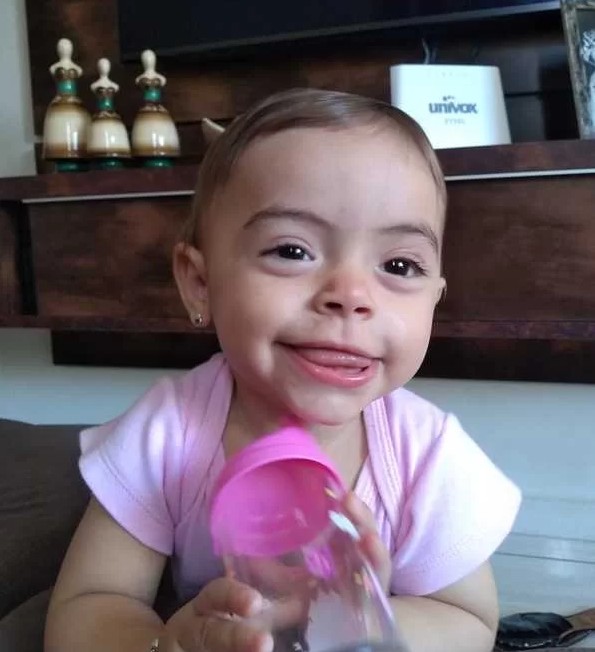 Esther tinha 1 ano quando caiu na piscina e teve paralisia cerebral (Foto: Arquivo pessoal)