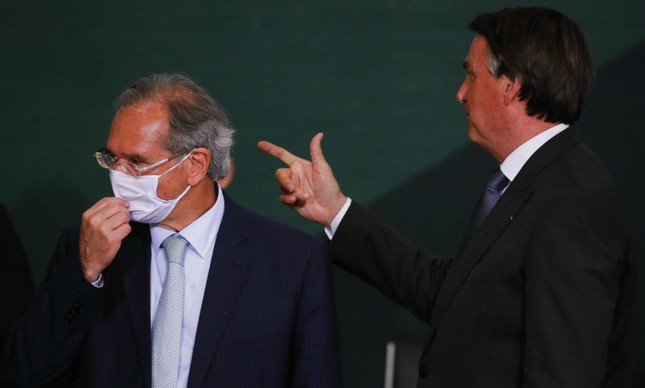 O presidente Jair Bolsonaro e o ministro Paulo Guedes, durante o lançamento do Plano Nacional de Crescimento Verde, em Brasília. 