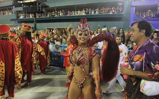 Viviane Araujo, rainha de bateria da Salgueiro