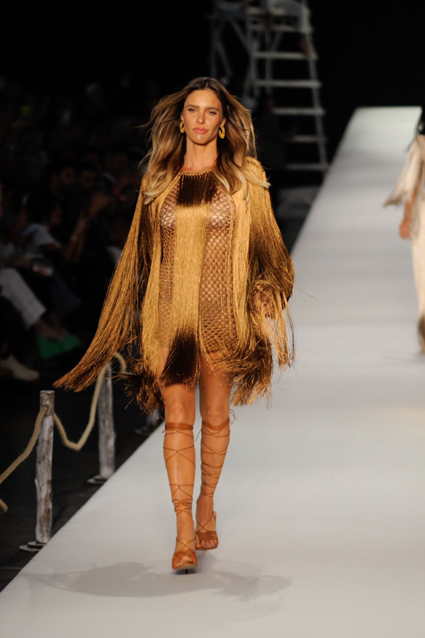 Fernanda Lima em desfile (Foto: Manuela Scarpa/Brazil News)